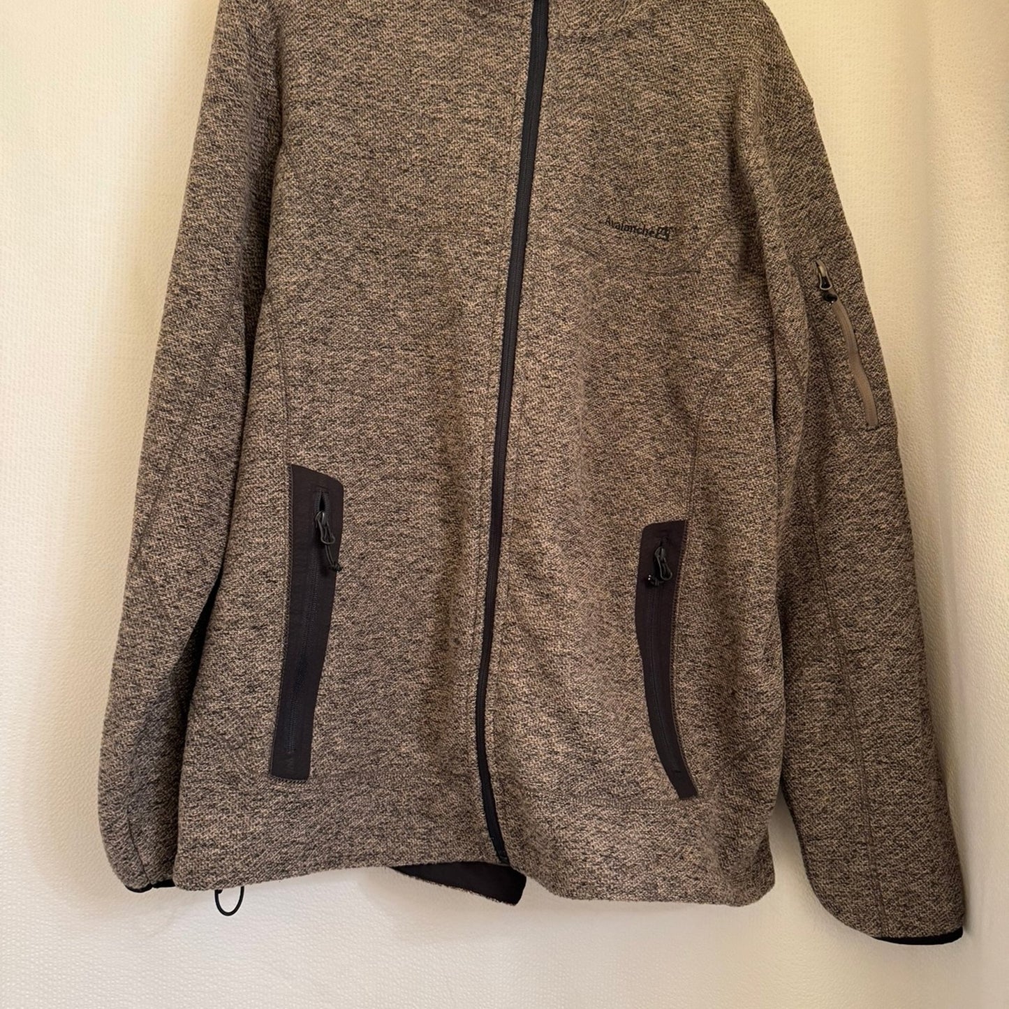 Avalanche zip hooded zip jacket.